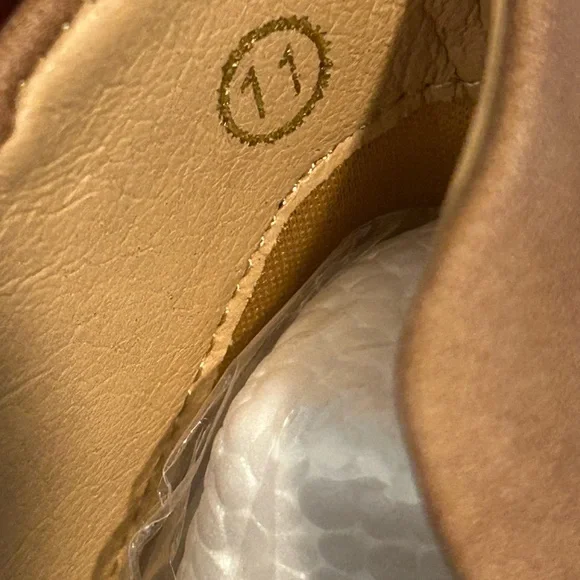 FISACE Womens Pointed Toe Stacked Mid Heel Ankle Boots V Cut Back Zipper Size 11 - Picture 9 of 9